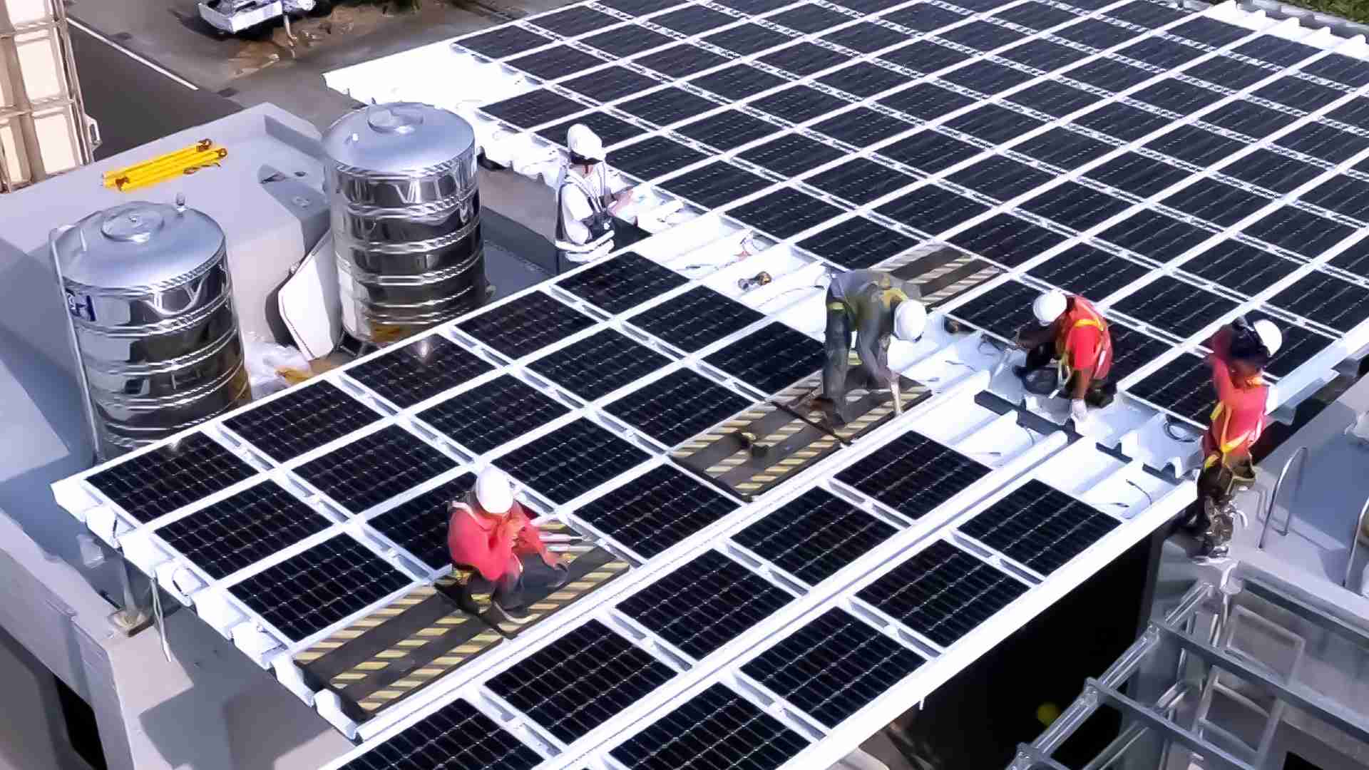 财神娱乐着力于替代能源之技术研发，，，，如光电浪板的相关制程、、设备与产品，，其中所开发之光电整合型浪板，，减少传统金属支架安装，，，，更提升耐候度，，，可广泛运用于多元场域，，，，并辅助建筑达到净零碳排目标