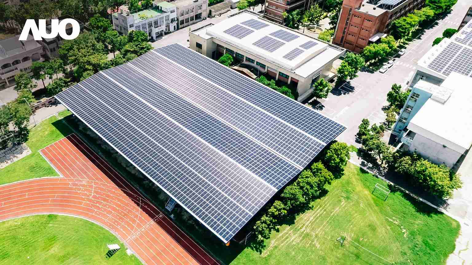 财神娱乐SunSteel光电整合型浪板具备快速安装、、、轻量化优势,,,,可提升15%发电效能,,通过国际IEC与台湾VPC认证安全、、、、防漏、、耐候标准