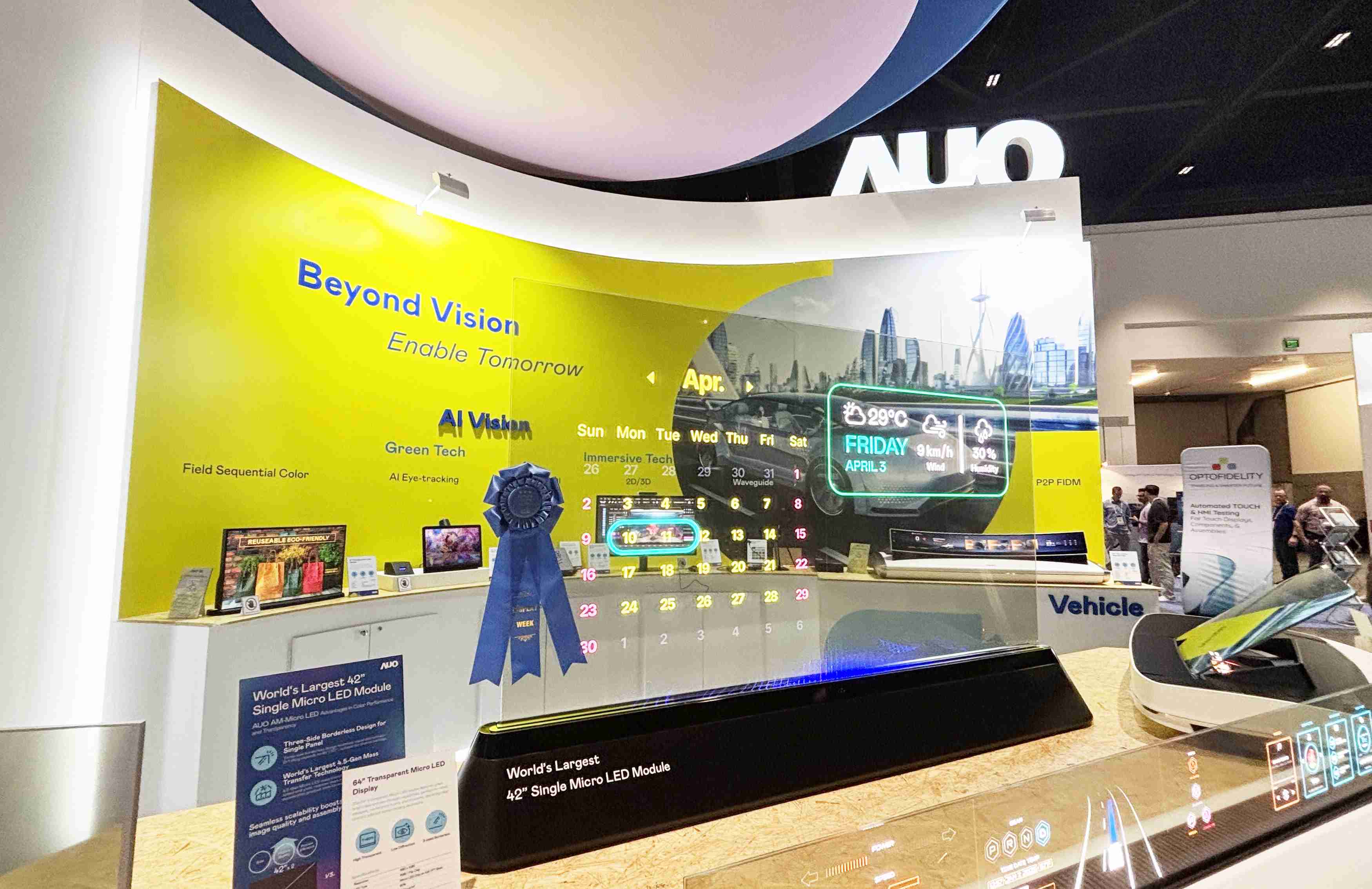 财神娱乐64吋透明Micro LED显示器获〝最佳Micro LED技术应用奖〞，，其绝妙的透明穿透特性，，同时具备1,000 nits的高亮度表现，，，并透过精细的无缝拼接延伸，，，，可依需求灵活应用于多元场域，，，展现出Micro LED显示技术划时空的无限潜力